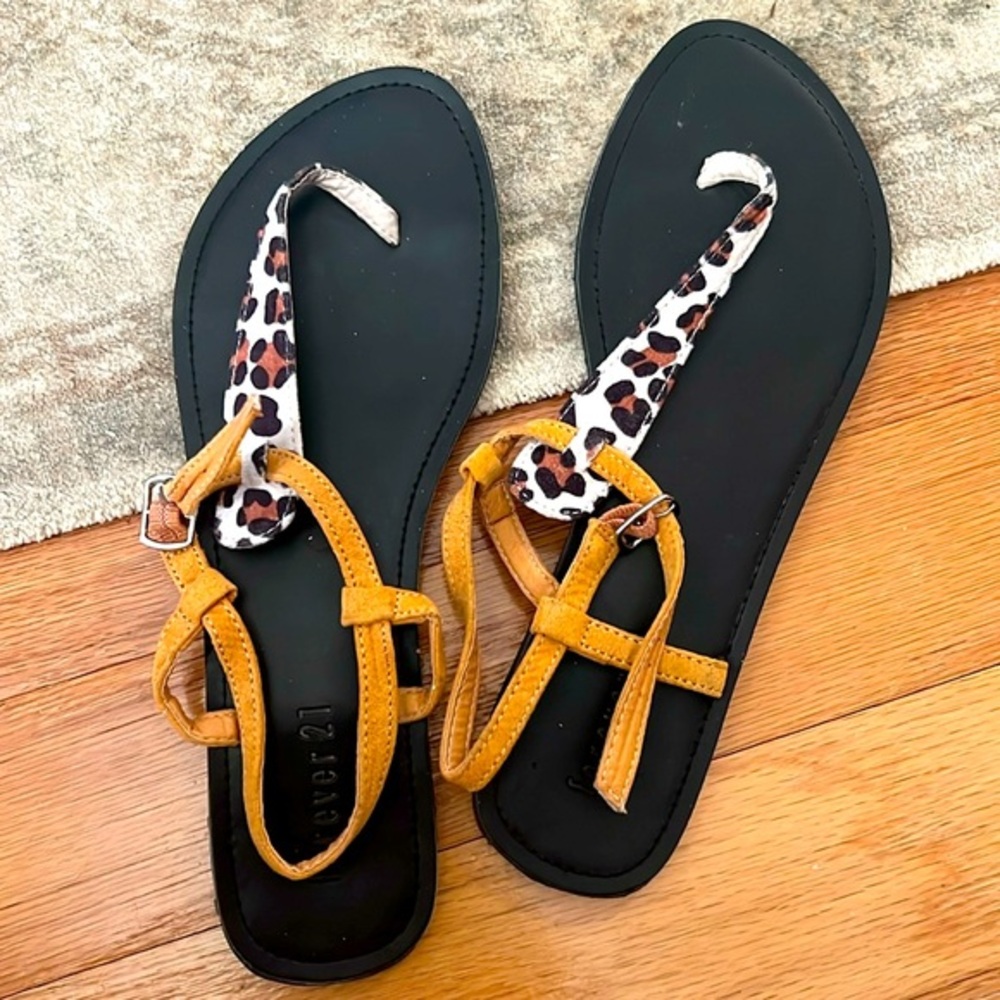 Forever 21 Sandals‎